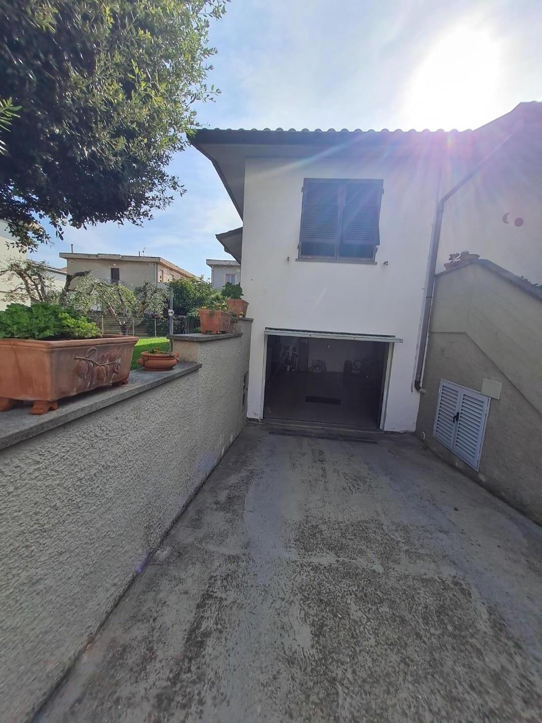 Immagine 31 di Villetta a schiera in vendita  a Campiglia Marittima