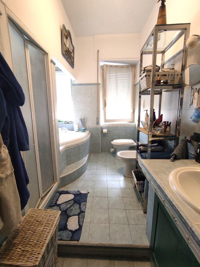 Immagine 13 di Appartamento in vendita  a Massa