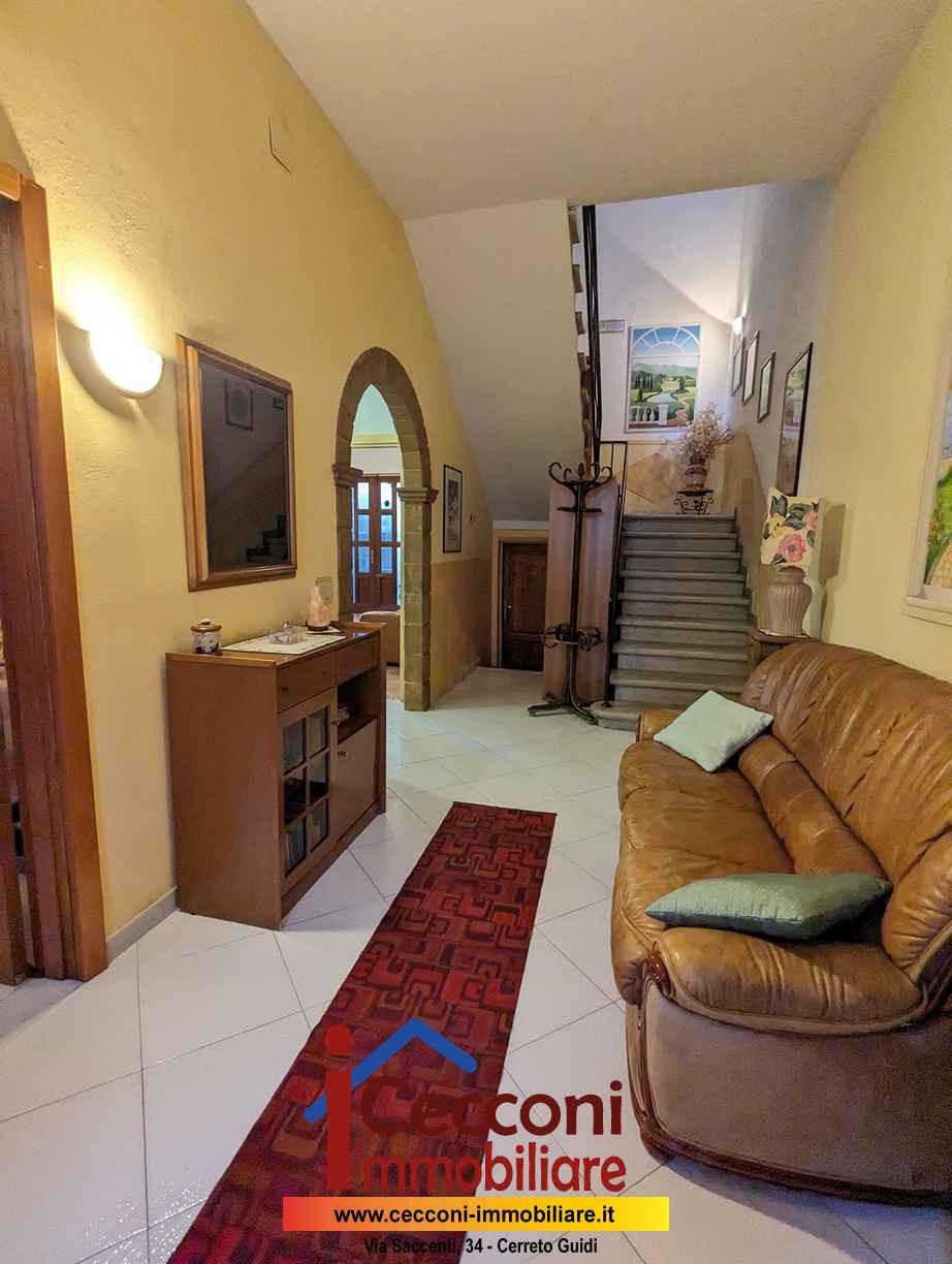 Immagine 2 di Casa indipendente in vendita  a Lamporecchio