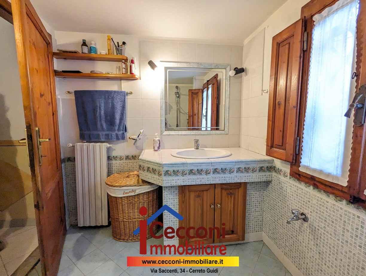 Immagine 11 di Casa indipendente in vendita  a Lamporecchio