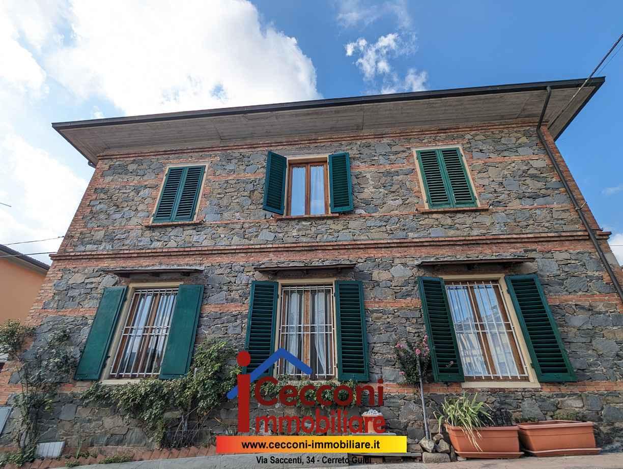 Immagine 1 di Casa indipendente in vendita  a Lamporecchio