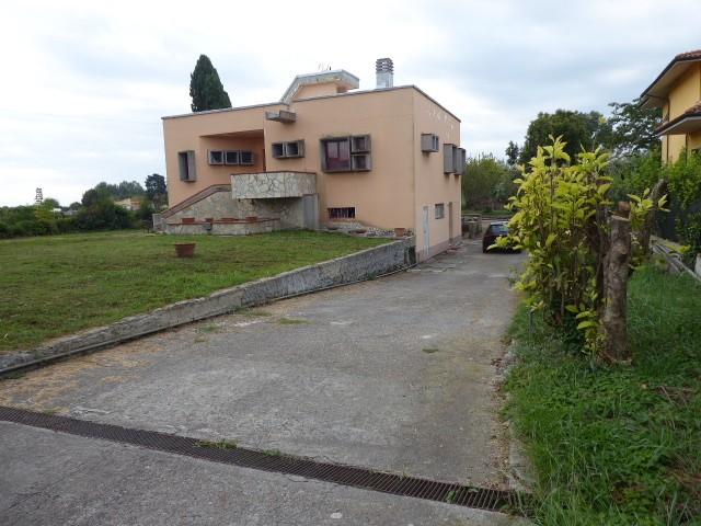 Immagine 16 di Villa in vendita  a San Giuliano Terme