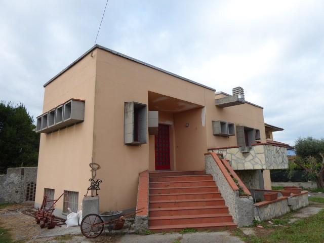 Immagine 5 di Villa in vendita  a San Giuliano Terme