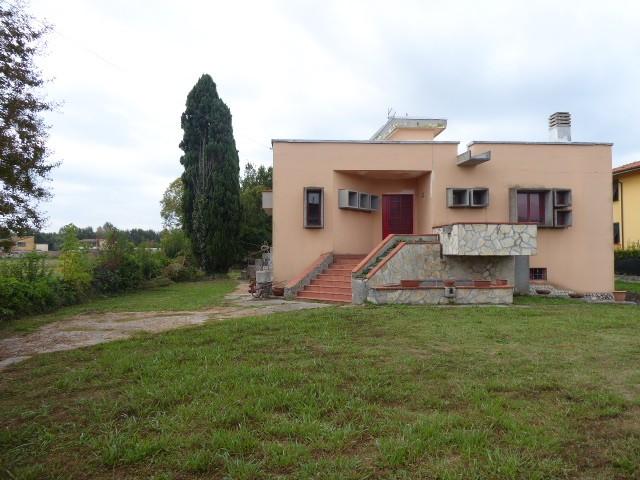 Immagine 10 di Villa in vendita  a San Giuliano Terme