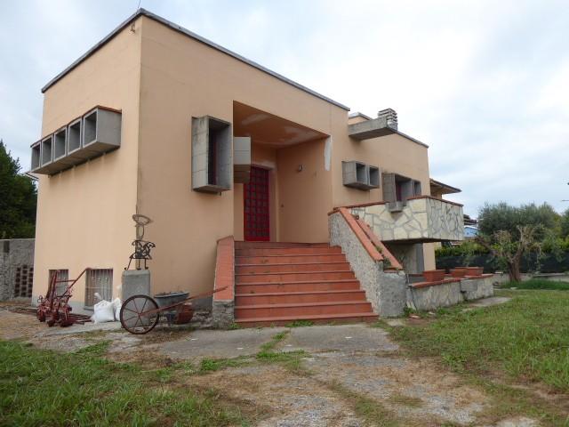 Immagine 6 di Villa in vendita  a San Giuliano Terme