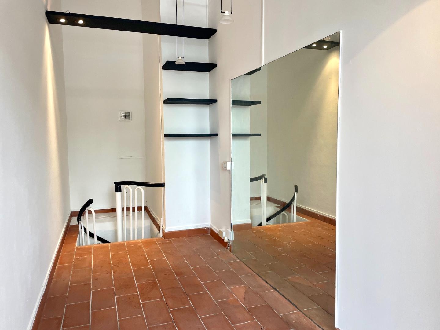 Immagine 3 di Locale commerciale in vendita  a Massa