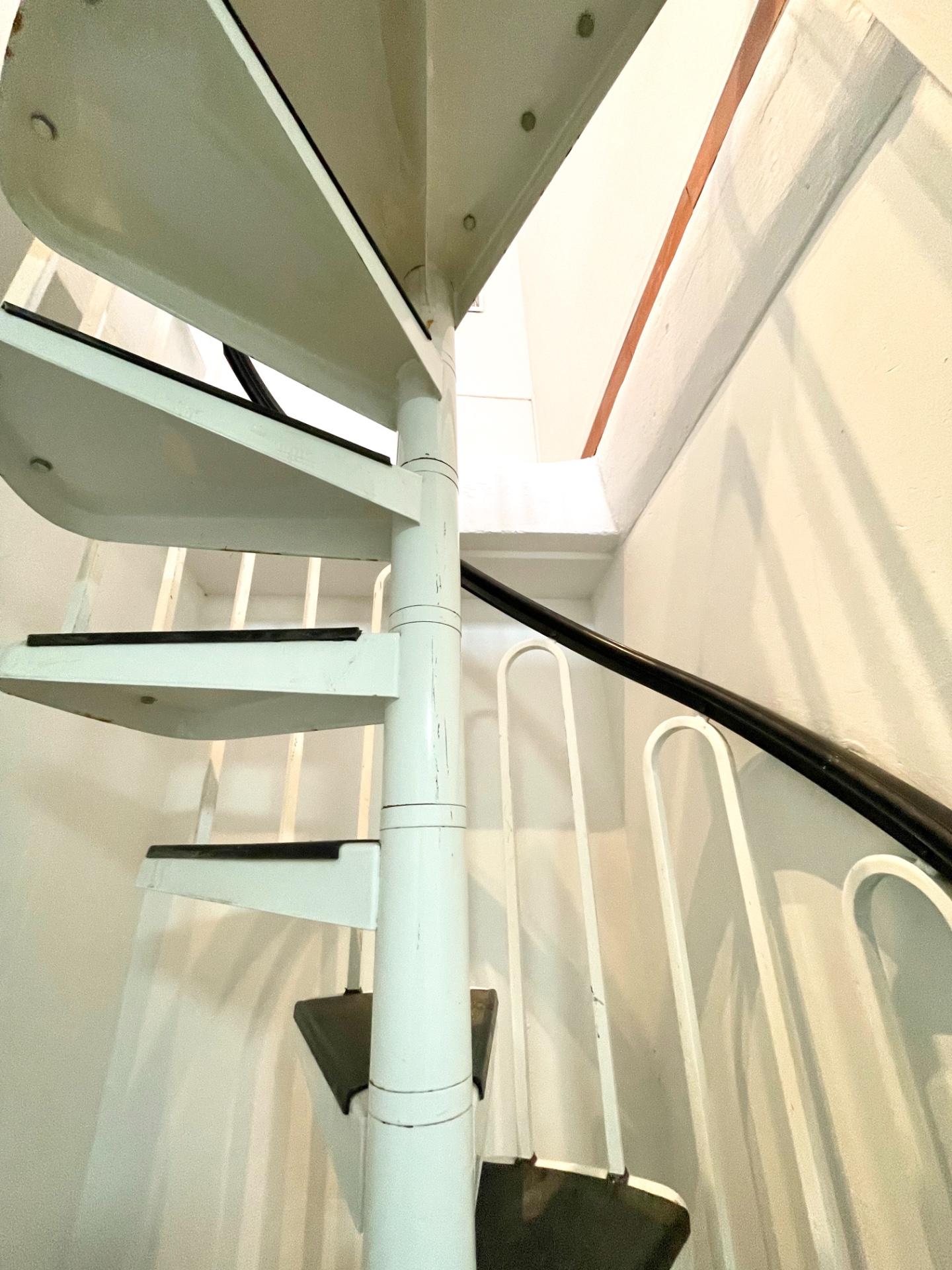 Immagine 6 di Locale commerciale in vendita  a Massa