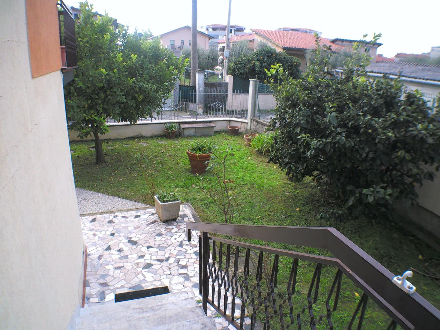 Immagine 50 di Casa indipendente in vendita  a Carrara