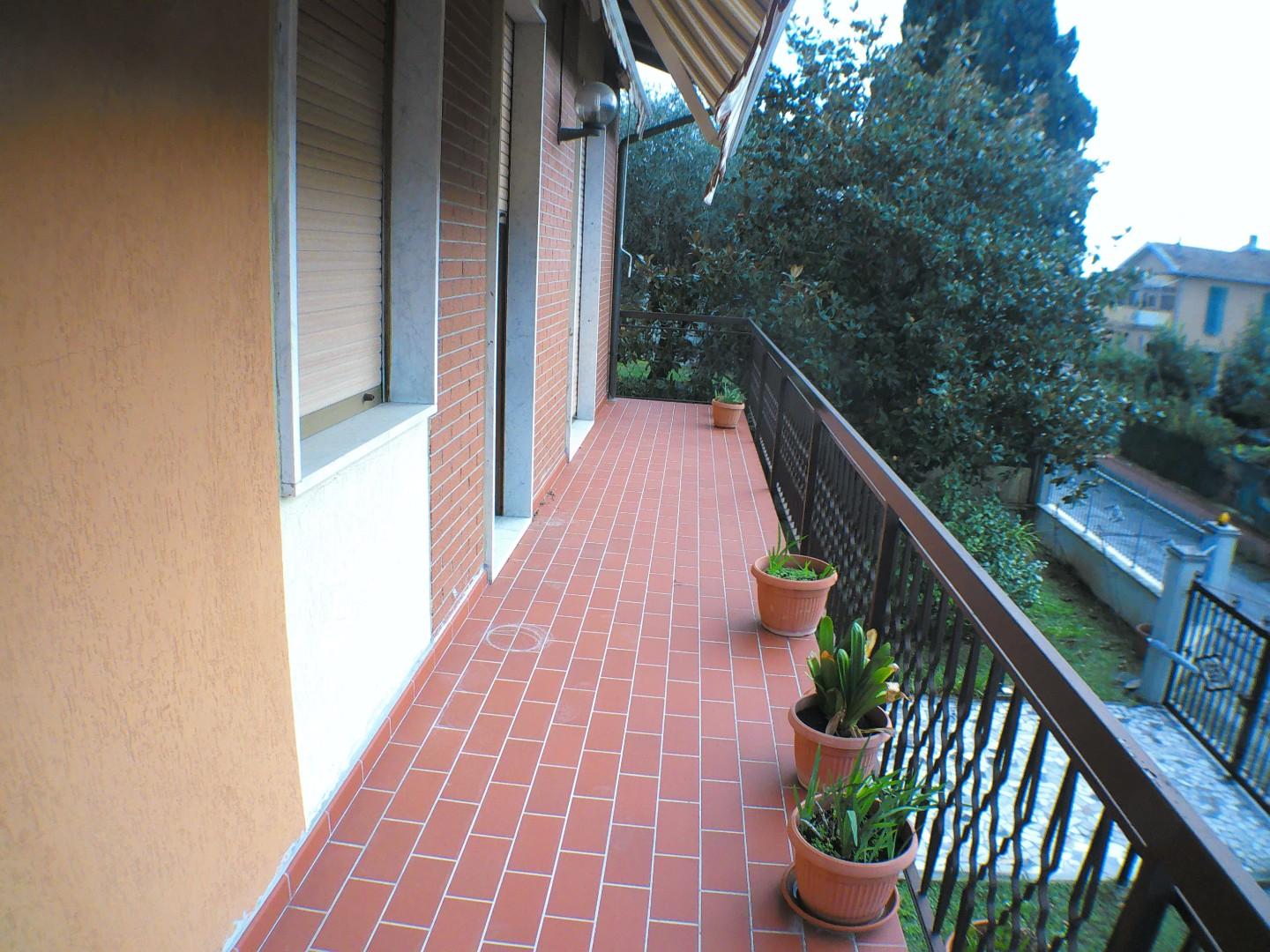 Immagine 29 di Casa indipendente in vendita  a Carrara