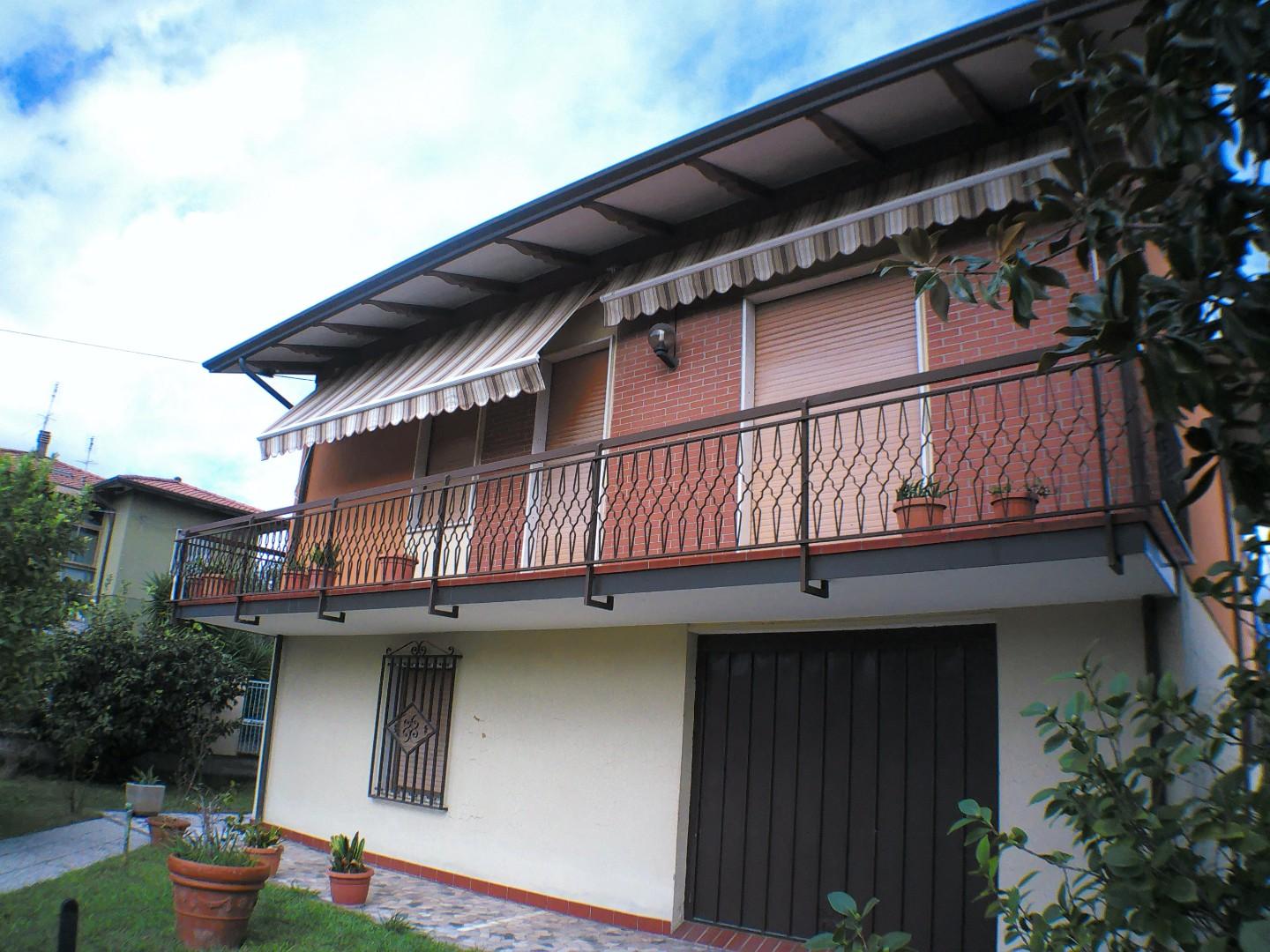 Immagine 53 di Casa indipendente in vendita  a Carrara