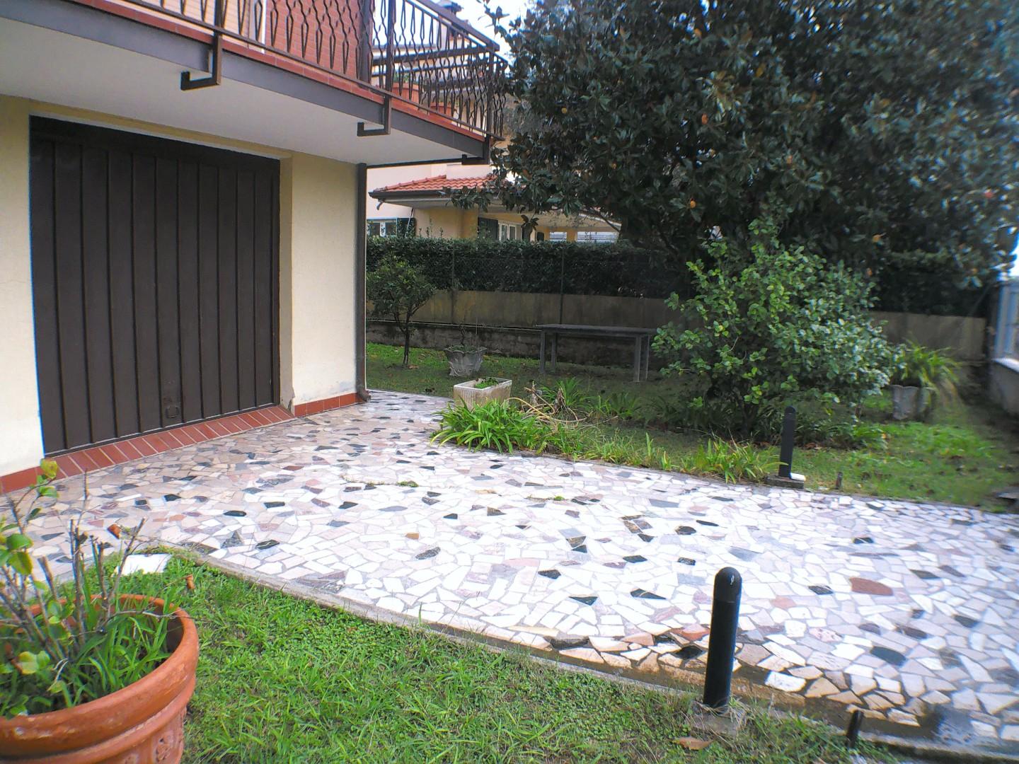 Immagine 51 di Casa indipendente in vendita  a Carrara