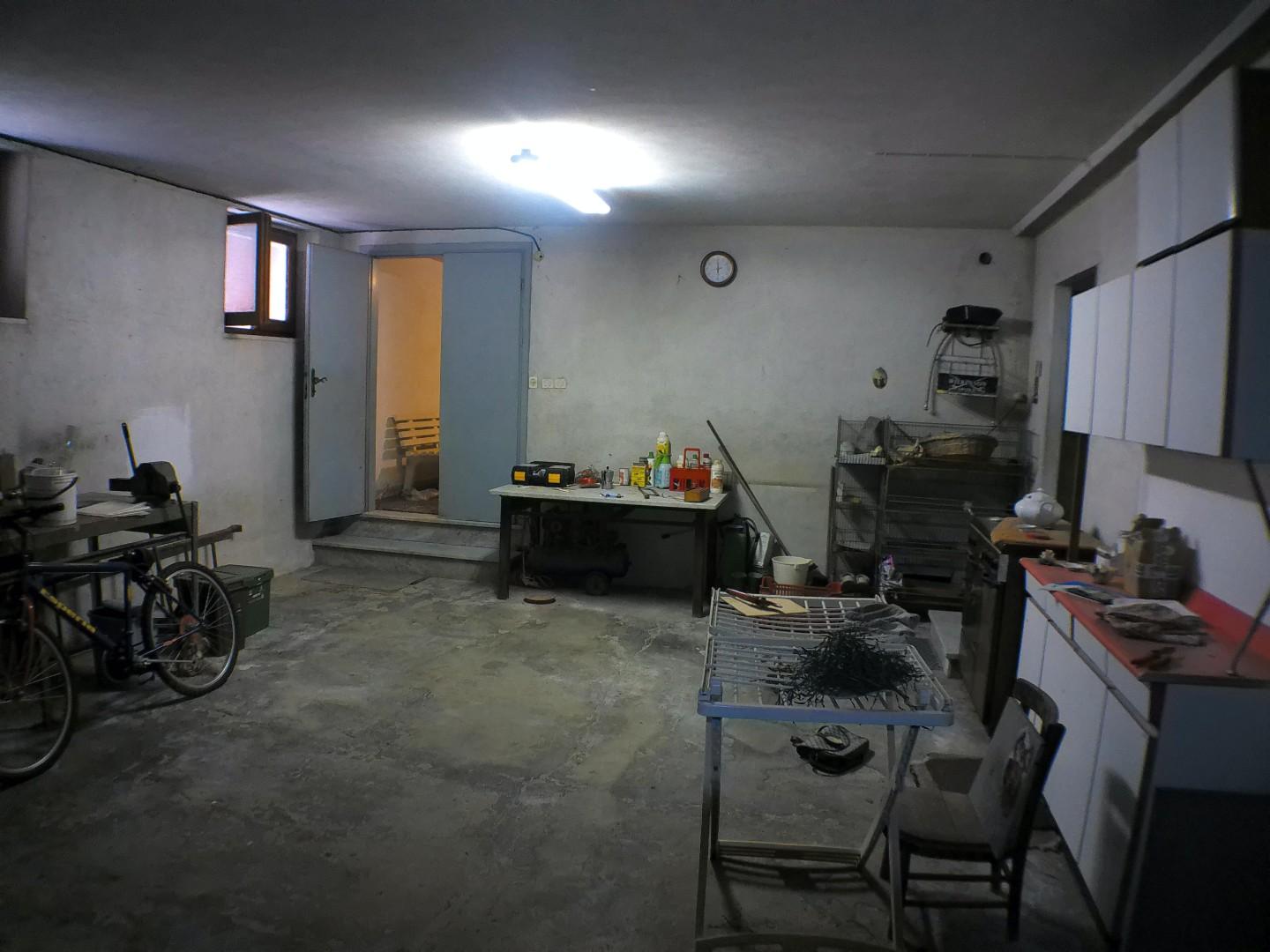 Immagine 21 di Casa indipendente in vendita  a Carrara