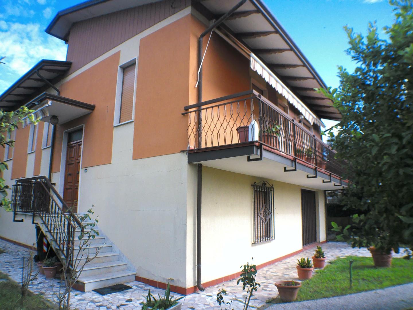 Immagine 5 di Casa indipendente in vendita  a Carrara