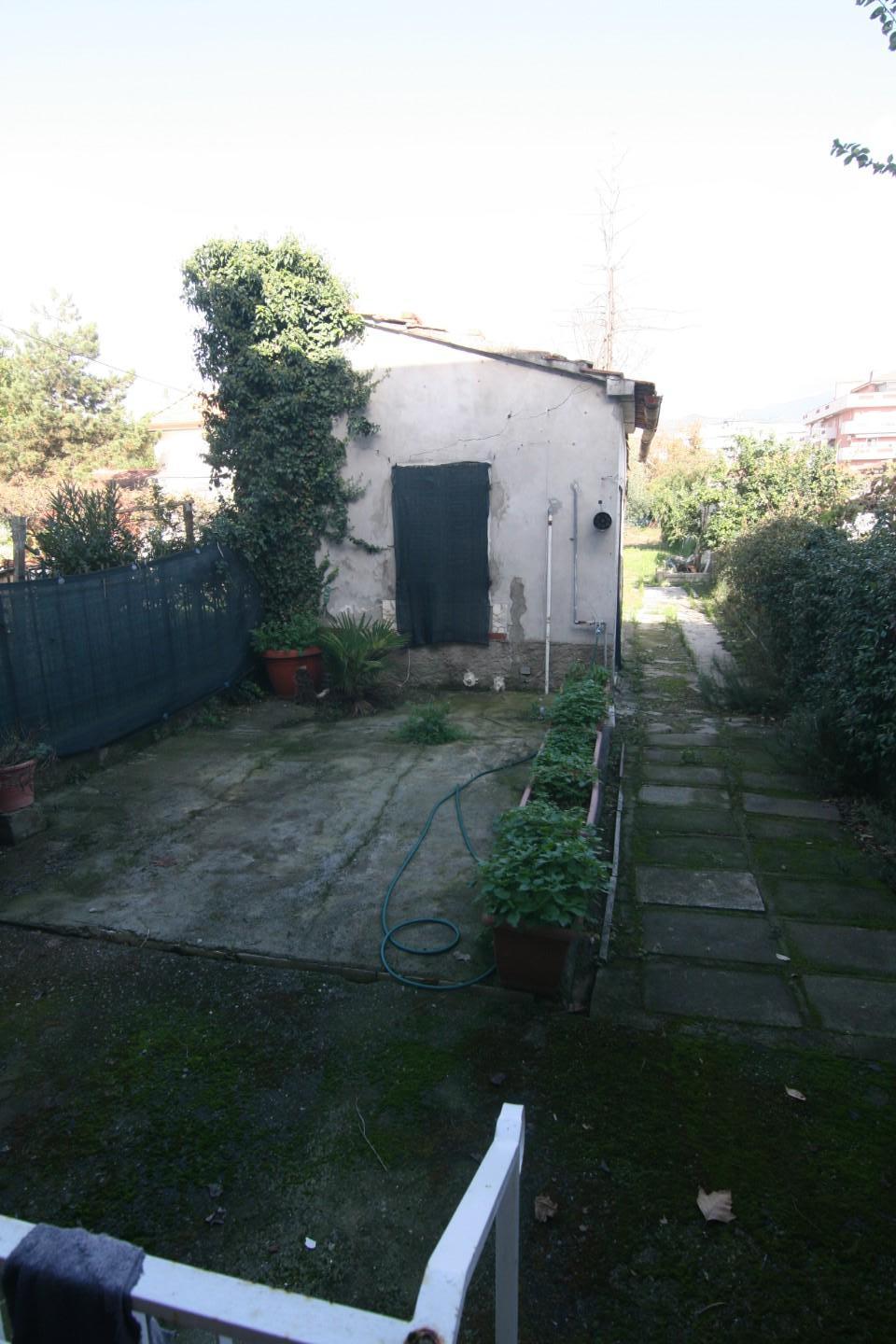 Immagine 4 di Terratetto in vendita  a Carrara