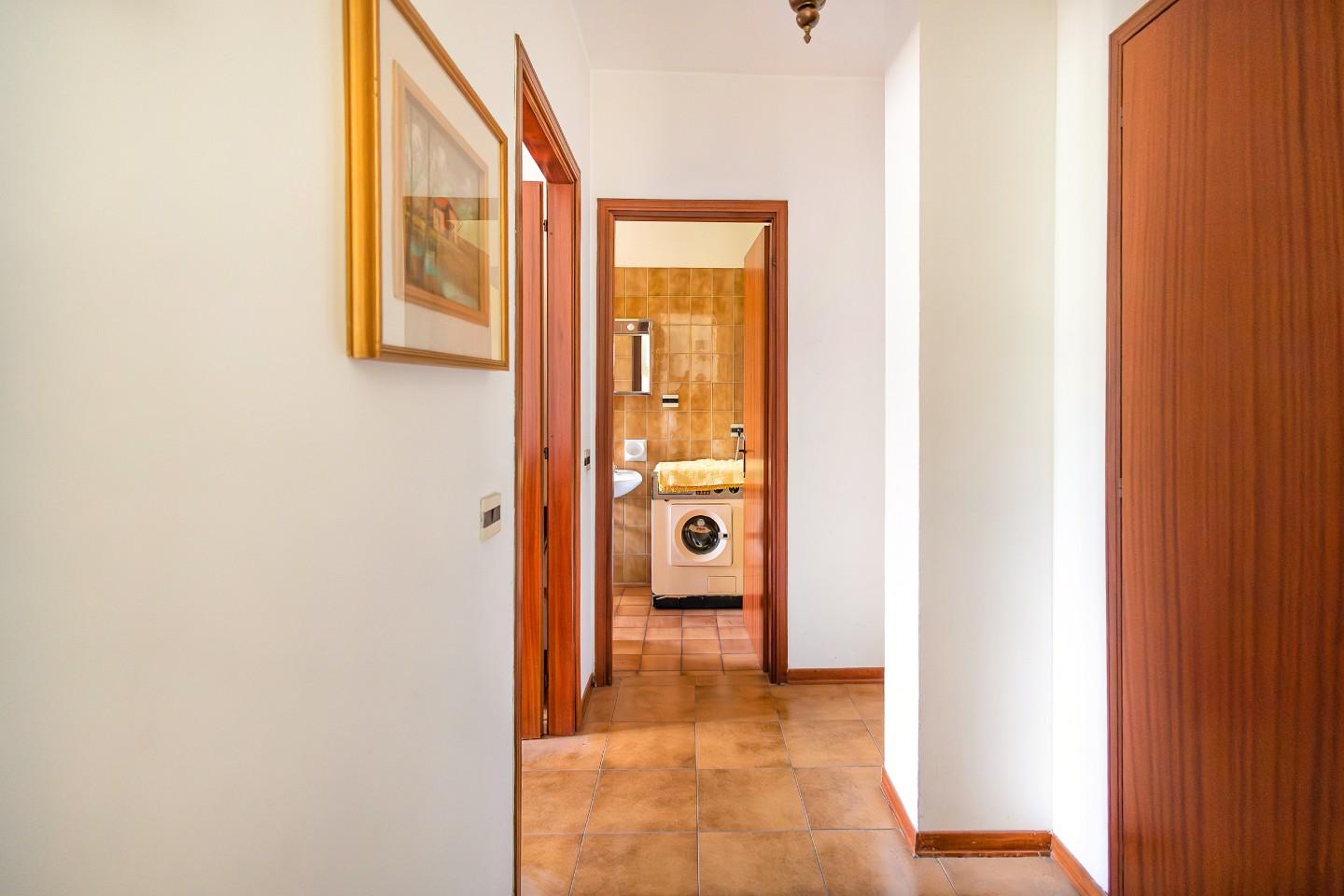 Immagine 10 di Appartamento in vendita  a Ortonovo