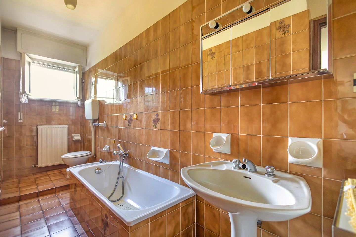 Immagine 14 di Appartamento in vendita  a Ortonovo