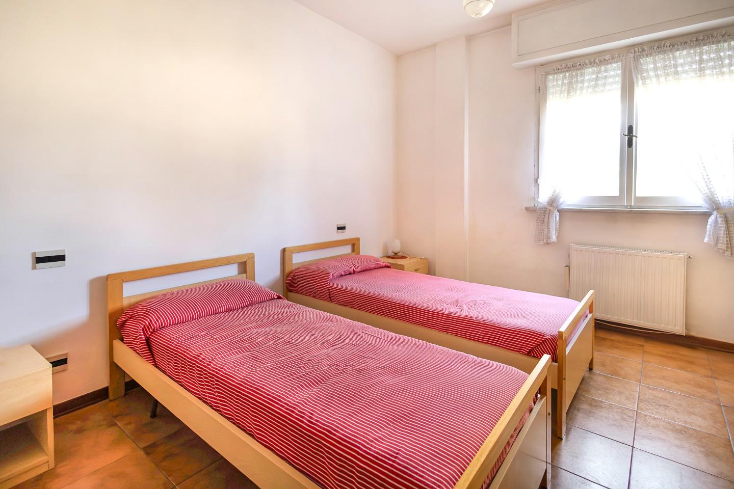 Immagine 11 di Appartamento in vendita  a Ortonovo