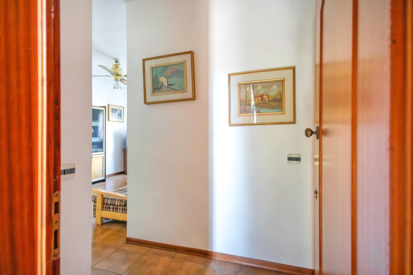 Immagine 7 di Appartamento in vendita  a Ortonovo