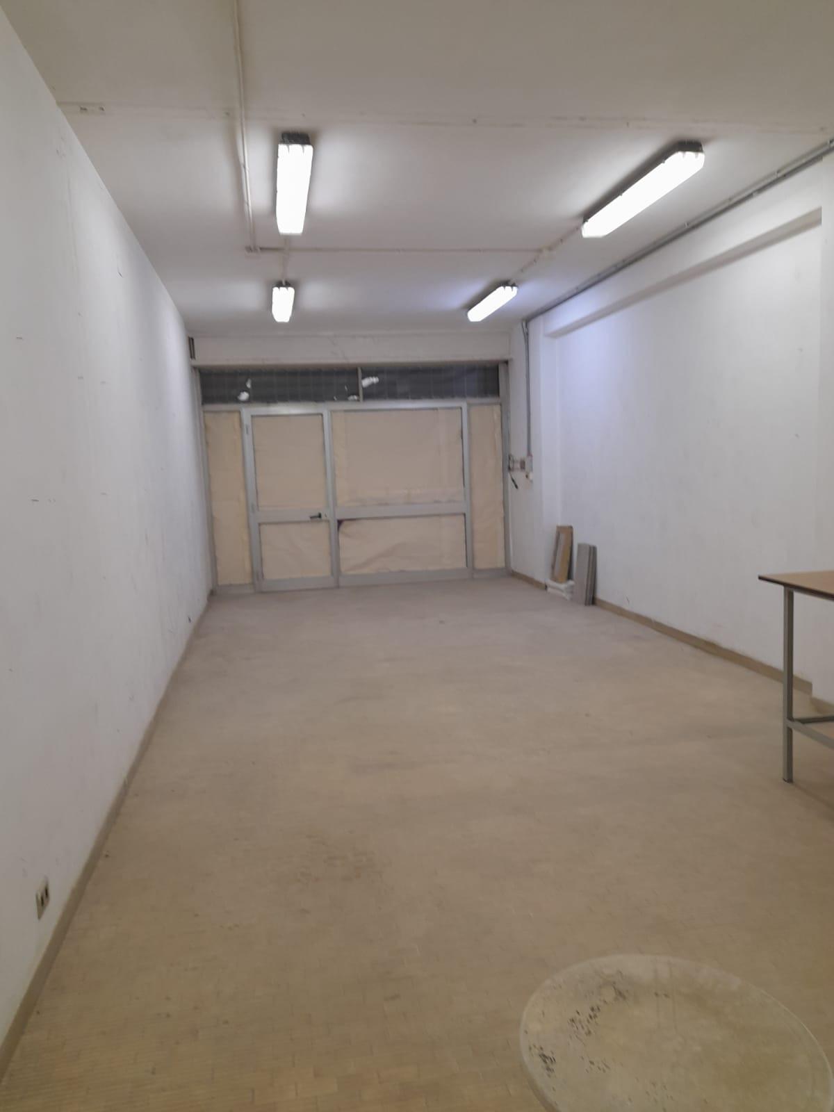 Immagine 3 di Garage in vendita  a Pontedera