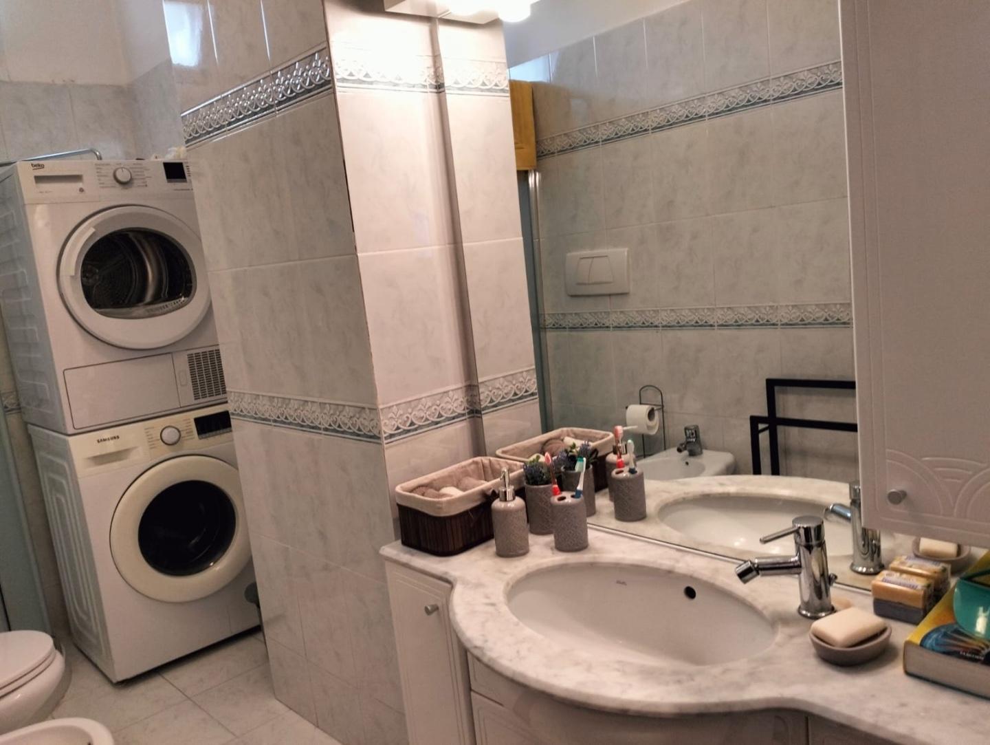 Immagine 19 di Appartamento in vendita  a Livorno