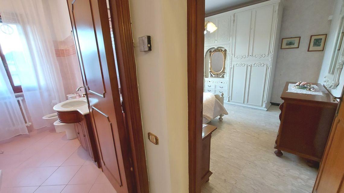 Immagine 29 di Casa semindipendente in vendita  a Massa