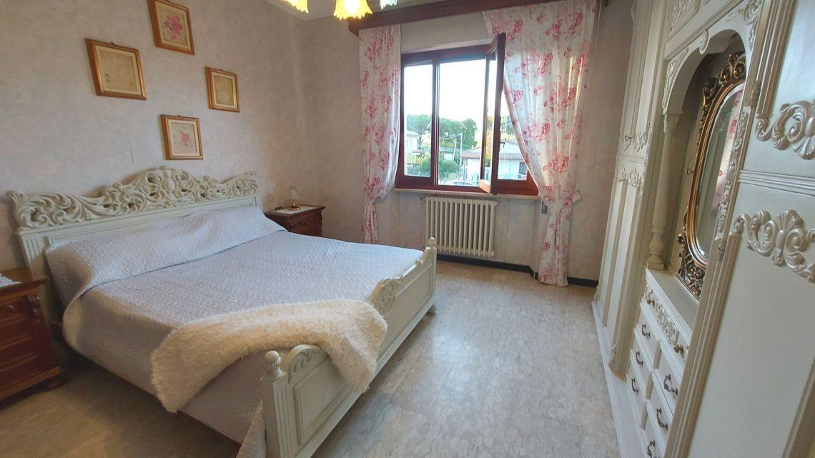 Immagine 20 di Casa semindipendente in vendita  a Massa