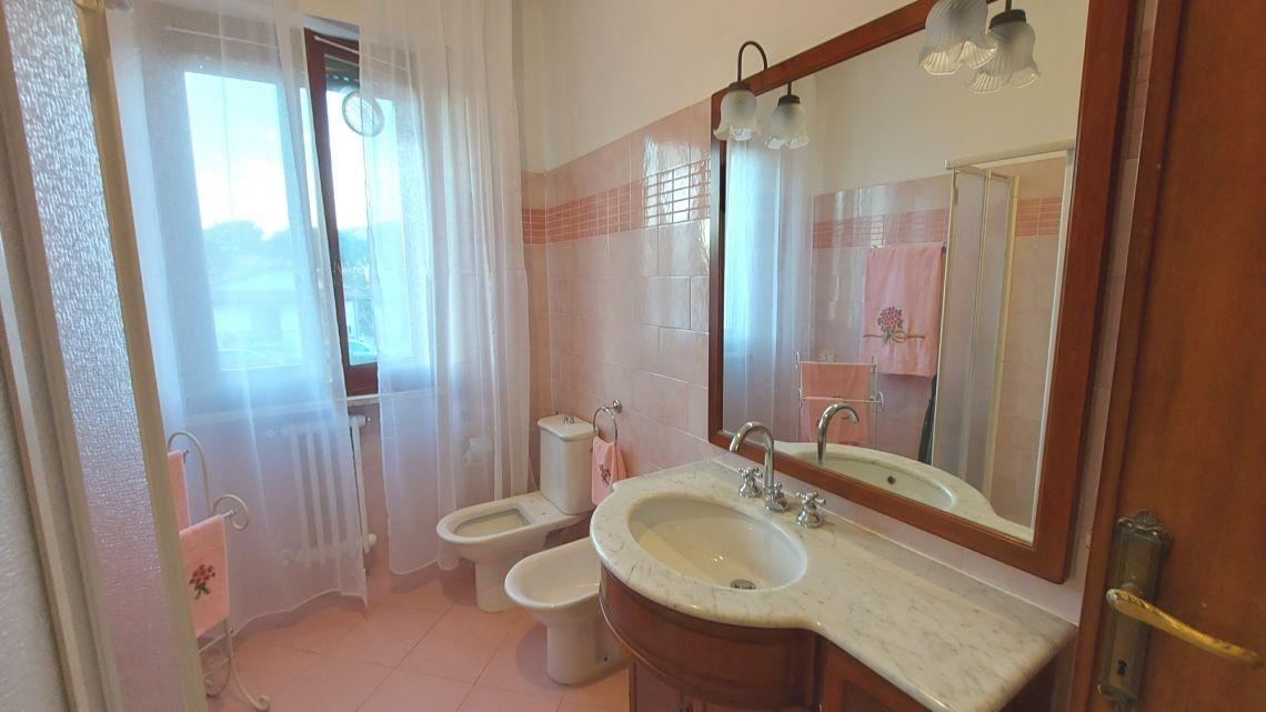 Immagine 28 di Casa semindipendente in vendita  a Massa