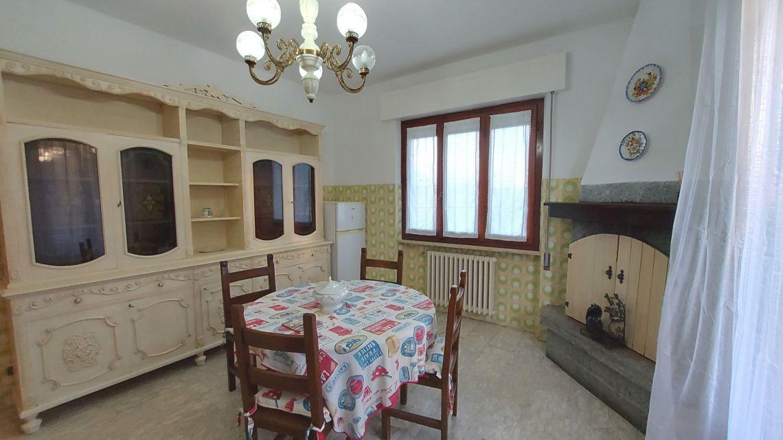 Immagine 11 di Casa semindipendente in vendita  a Massa