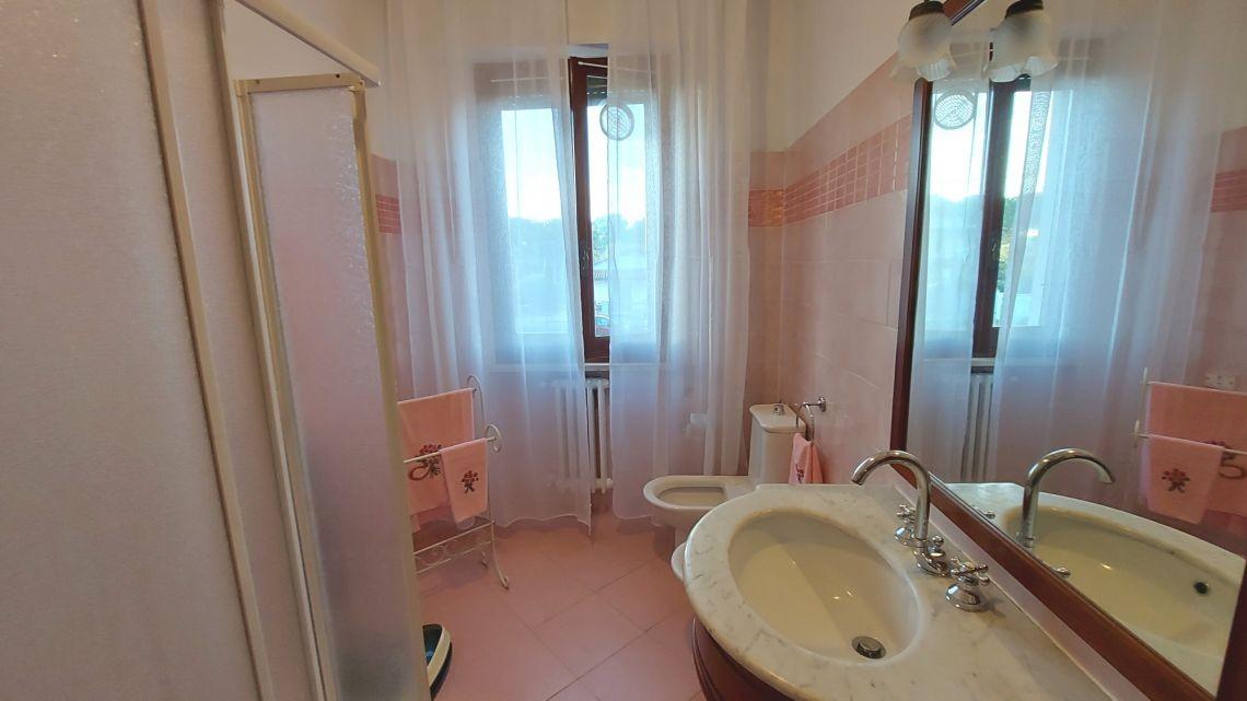 Immagine 30 di Casa semindipendente in vendita  a Massa