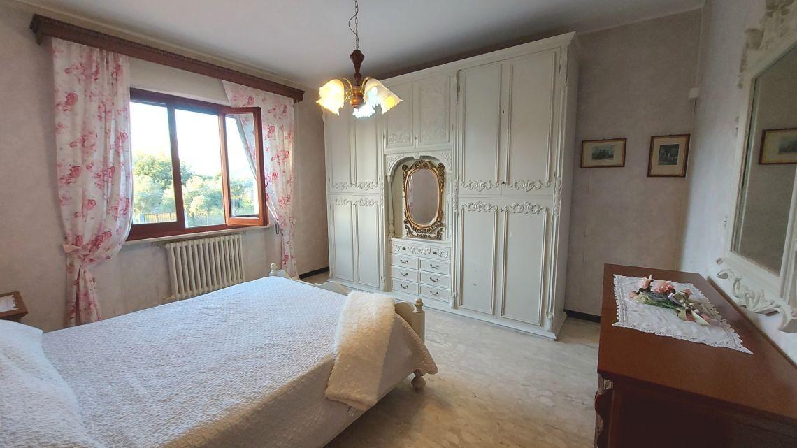 Immagine 21 di Casa semindipendente in vendita  a Massa