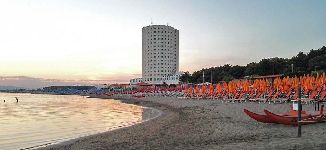 Immagine 1 di Casa semindipendente in vendita  a Massa