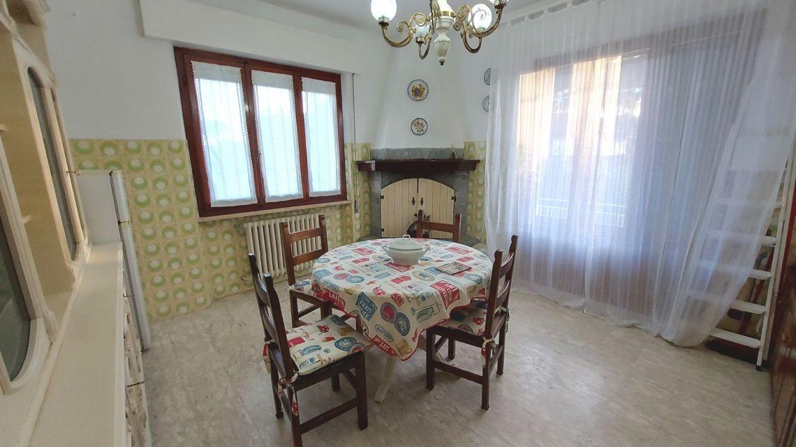 Immagine 9 di Casa semindipendente in vendita  a Massa