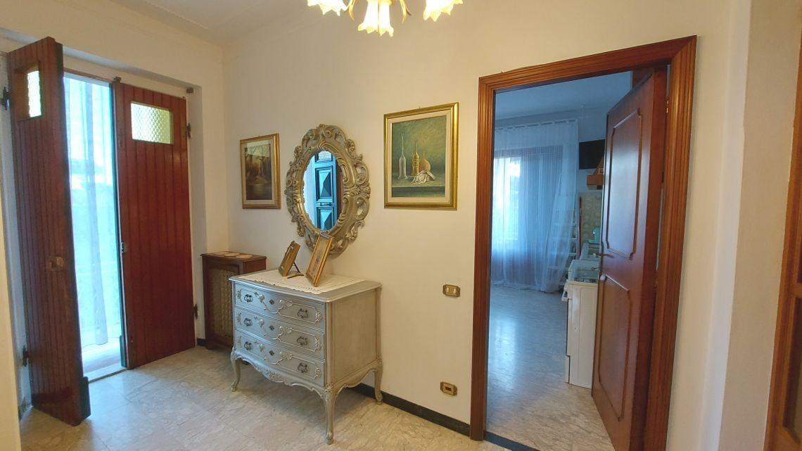 Immagine 19 di Casa semindipendente in vendita  a Massa