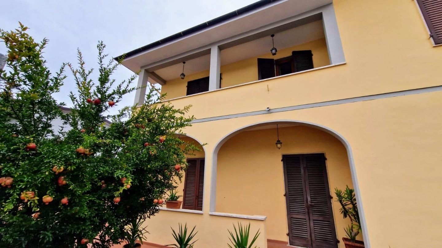 Immagine 3 di Casa indipendente in vendita  a Fucecchio