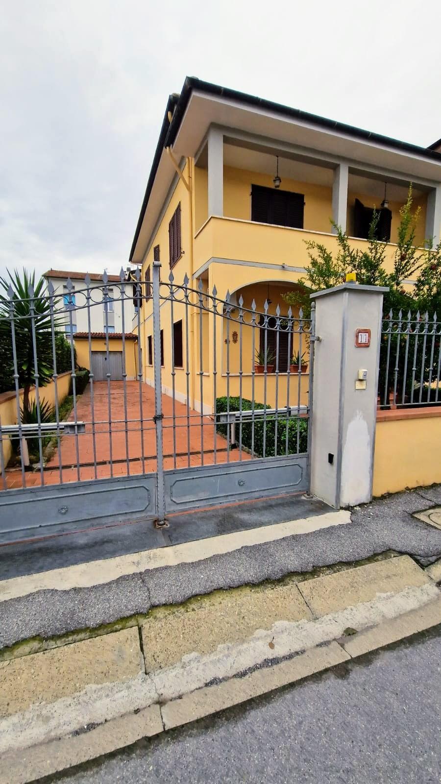 Immagine 2 di Casa indipendente in vendita  a Fucecchio