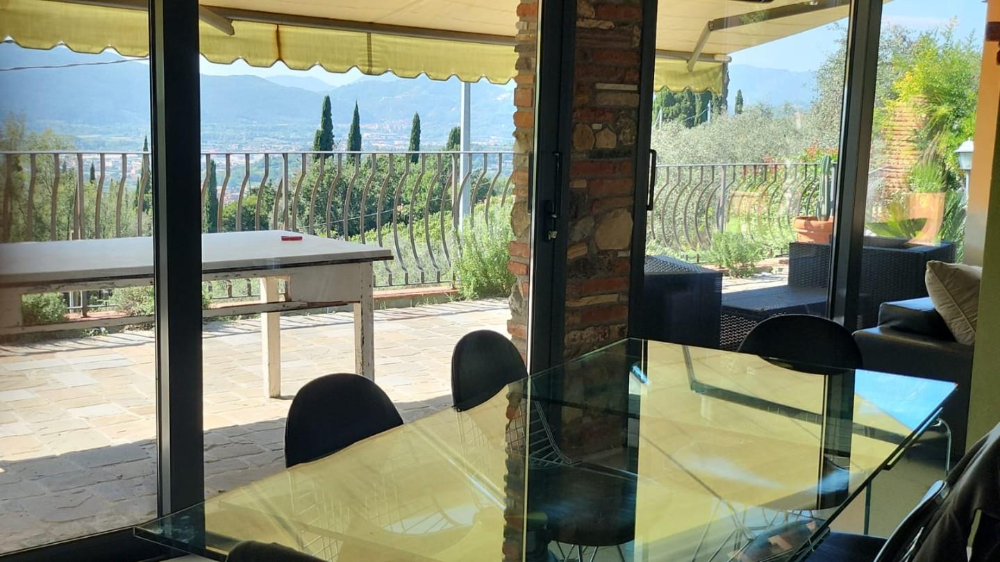 Immagine 2 di Villa in vendita  a Fosdinovo