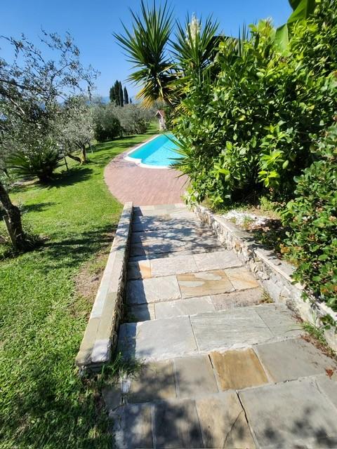 Immagine 13 di Villa in vendita  a Fosdinovo