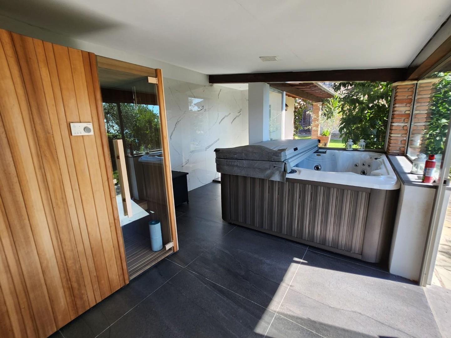 Immagine 14 di Villa in vendita  a Fosdinovo