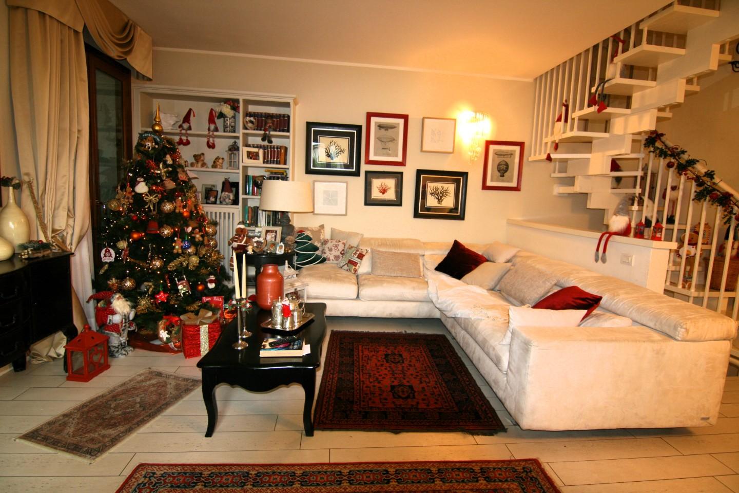 Immagine 4 di Villetta a schiera in vendita  a Carrara