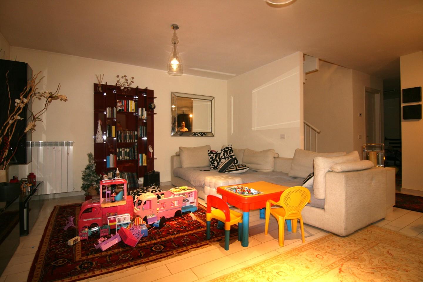 Immagine 13 di Villetta a schiera in vendita  a Carrara