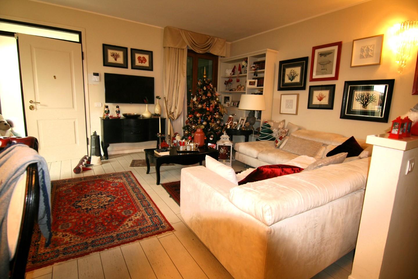 Immagine 3 di Villetta a schiera in vendita  a Carrara