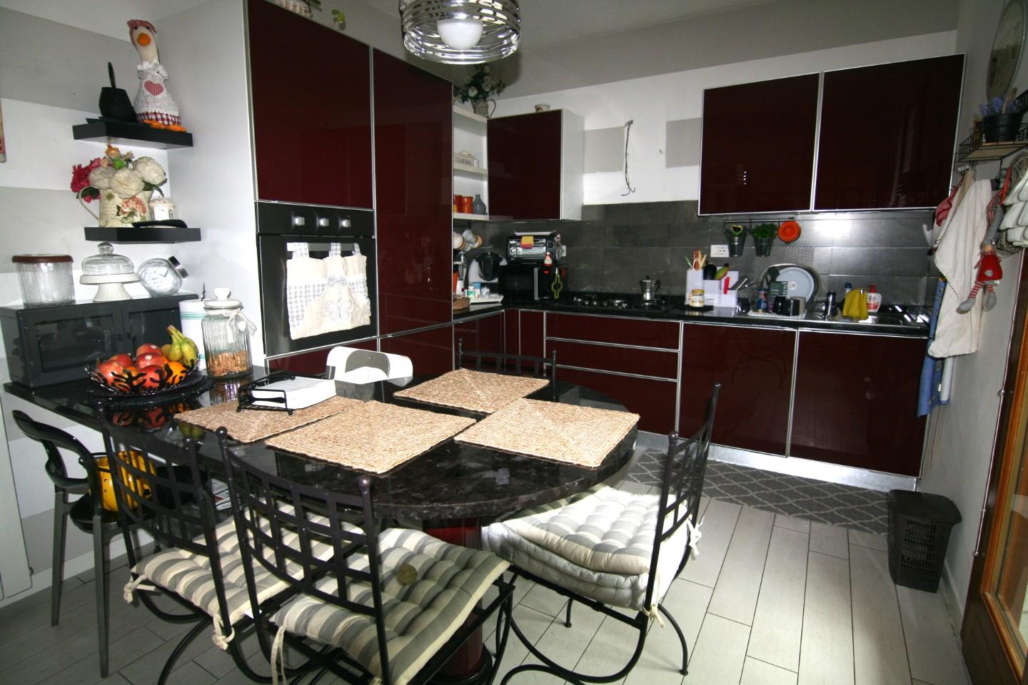 Immagine 8 di Villetta a schiera in vendita  a Carrara