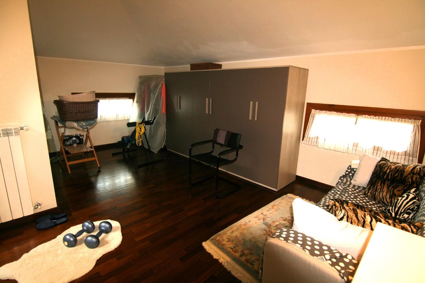 Immagine 21 di Villetta a schiera in vendita  a Carrara