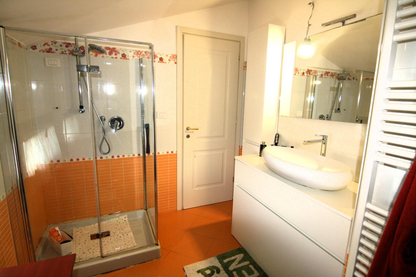 Immagine 22 di Villetta a schiera in vendita  a Carrara