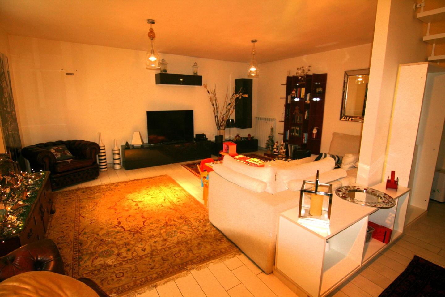 Immagine 12 di Villetta a schiera in vendita  a Carrara