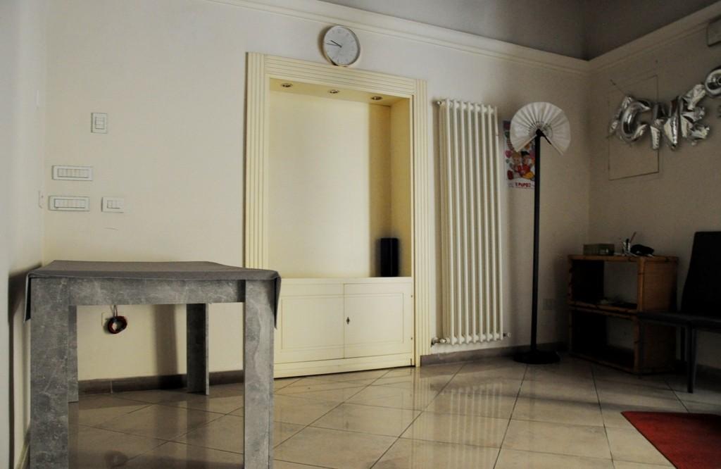 Immagine 3 di Locale commerciale in vendita  a Poggibonsi