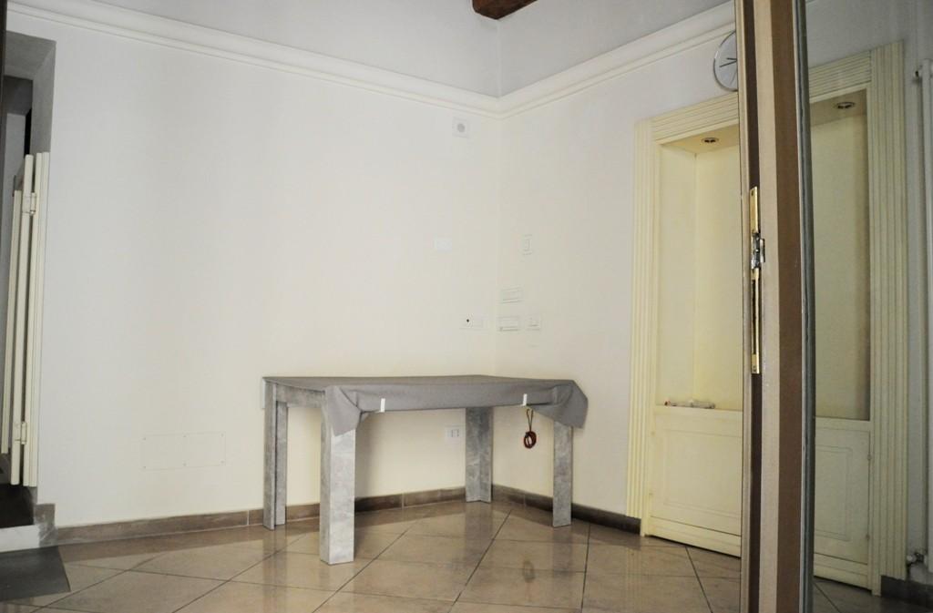 Immagine 4 di Locale commerciale in vendita  a Poggibonsi