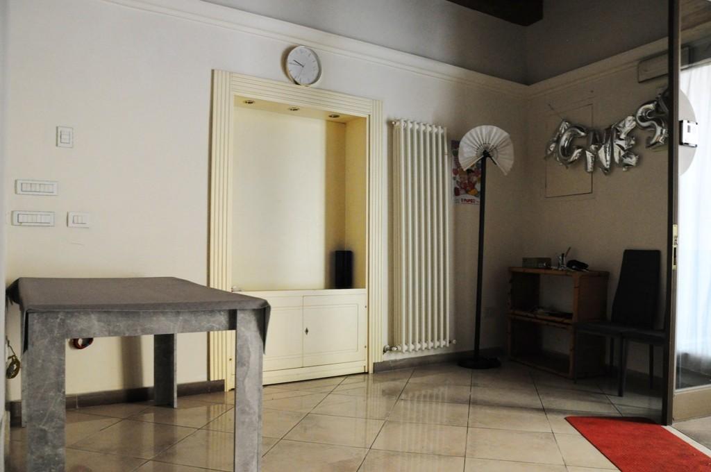 Immagine 5 di Locale commerciale in vendita  a Poggibonsi