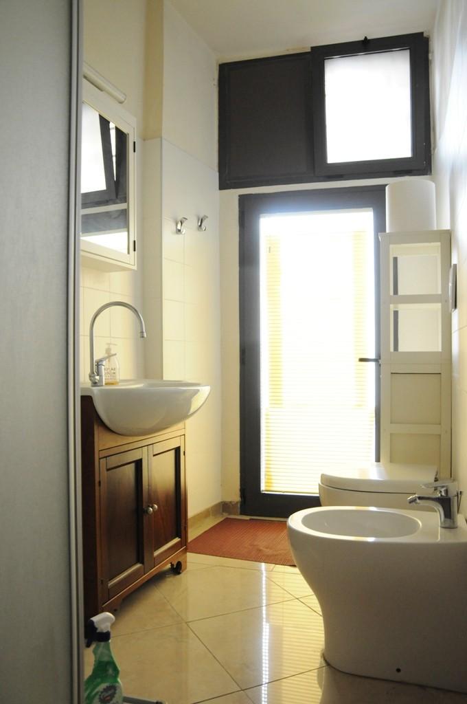 Immagine 14 di Locale commerciale in vendita  a Poggibonsi