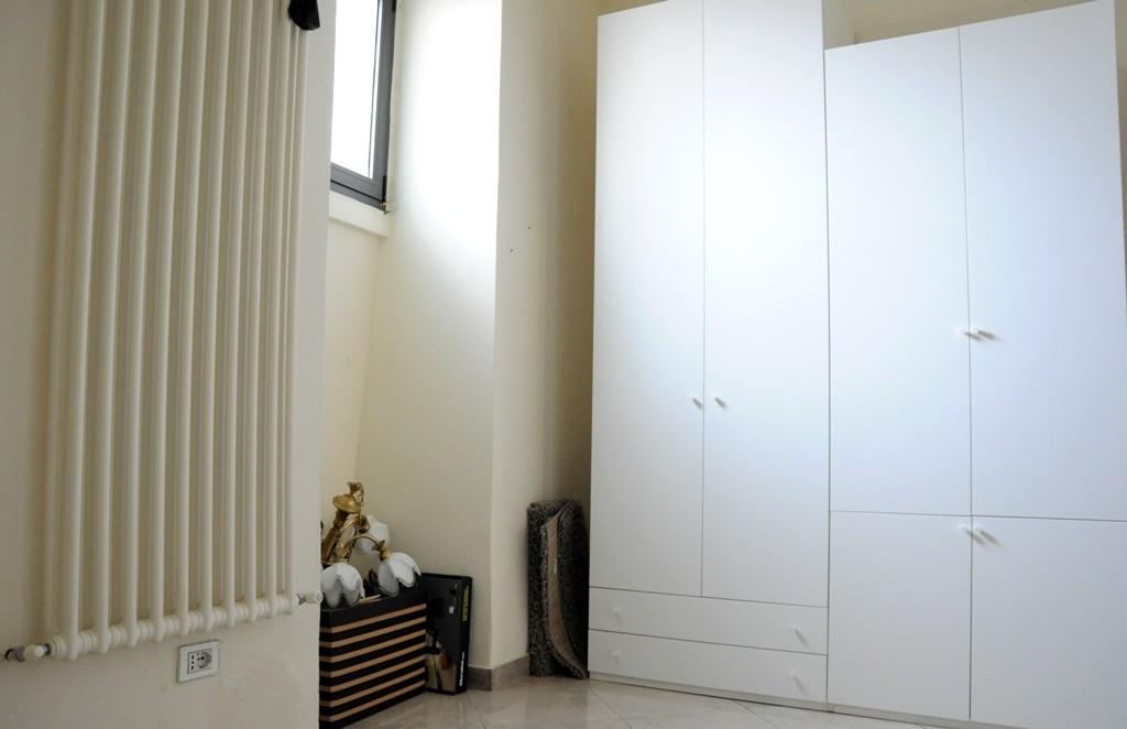 Immagine 11 di Locale commerciale in vendita  a Poggibonsi